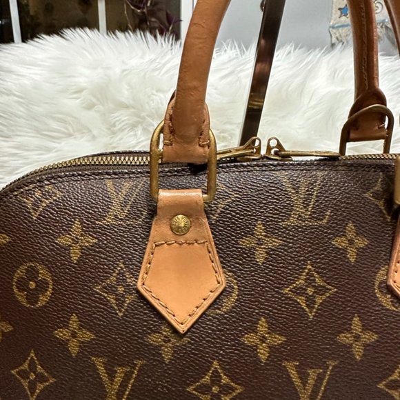 Louis Vuitton Monogram Alma Handbag - Picture 3 of 11